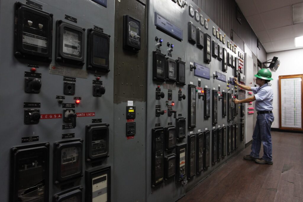 Control de paneles de energía renovable