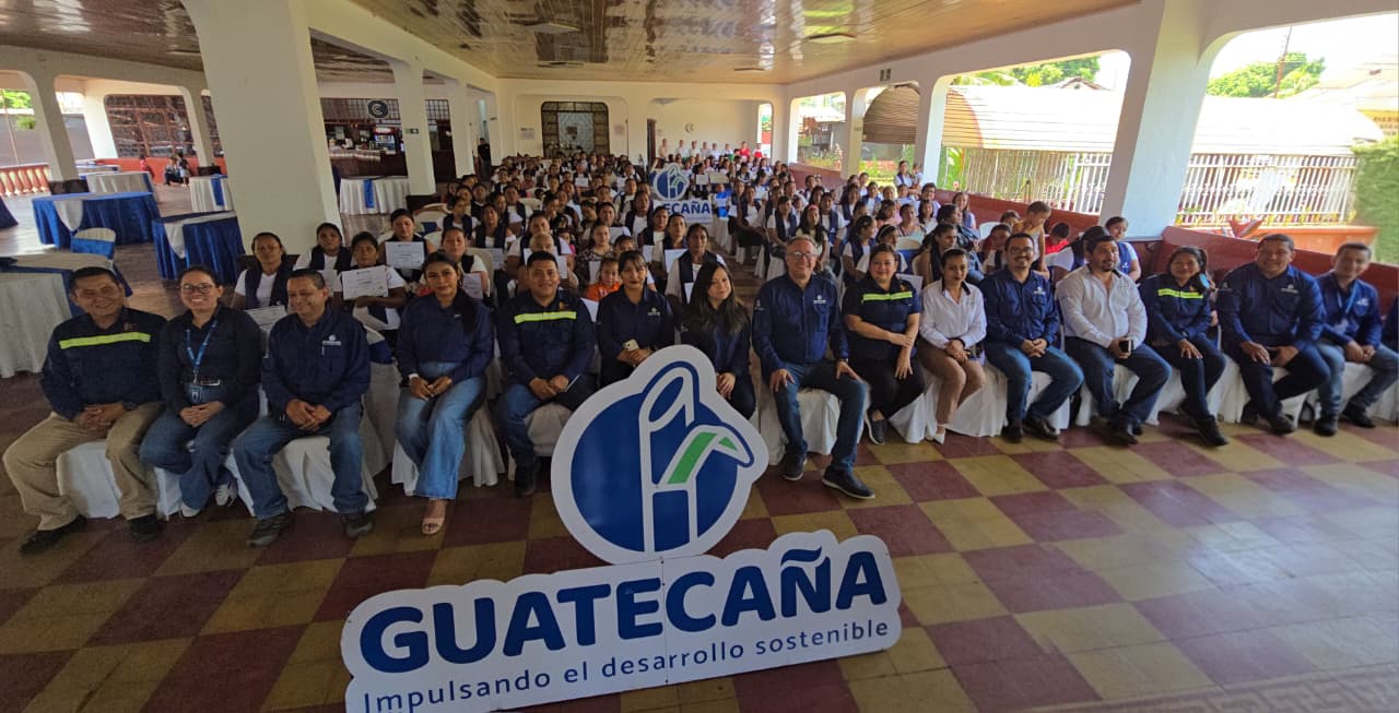 Guatecaña gradúa a 148 participantes del programa Mejores Familias en Retalhuleu