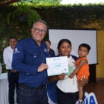 Guatecaña gradúa 241 participantes del programa Mejores Familias en Escuintla